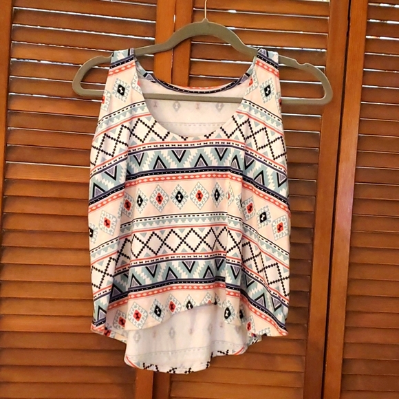 Is cute flowie highlow tink top - Picture 1 of 3